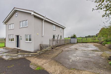 Martcombe Road, 4 bedroom Detached House to rent, &pound;2,200 pcm