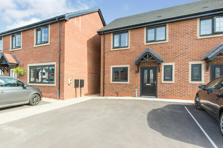 Honeysuckle Close, 2 bedroom Semi Detached House to rent, £1,200 pcm