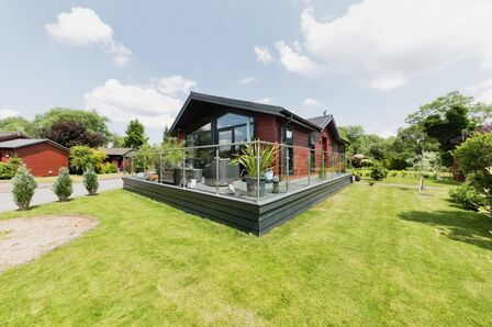 Hunters Pointe, 2 bedroom Detached Bungalow for sale, £289,000