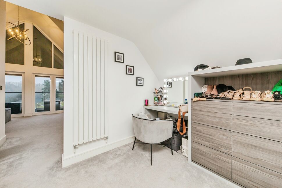 4 bedroom Detached House for sale, Newcastle Road, Congleton, CW12 £