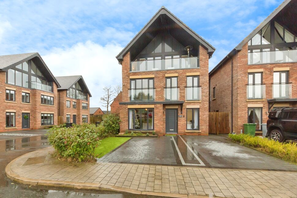 4 bedroom Detached House for sale, Newcastle Road, Congleton, CW12 £