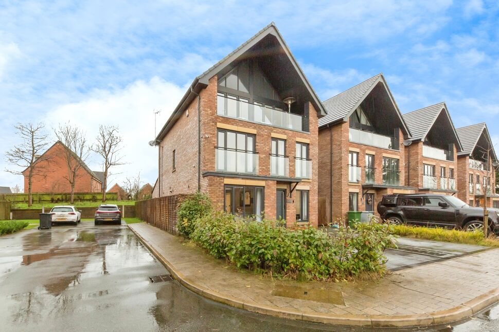 4 bedroom Detached House for sale, Newcastle Road, Congleton, CW12 £