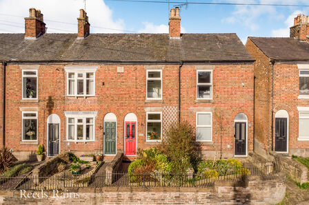 2 bedroom Mid Terrace House for sale