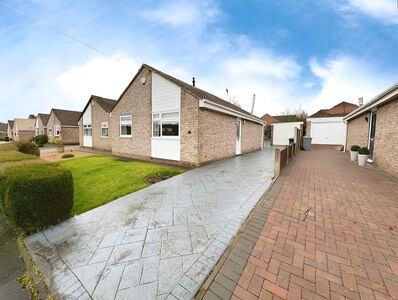 Churchill Close, 2 bedroom Detached Bungalow for sale, £260,000