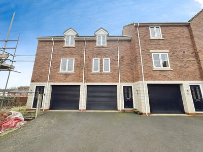 Lawton Street, 2 bedroom End Terrace House to rent, £895 pcm