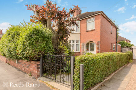 Kingsfield Road, 3 bedroom Semi Detached House for sale, £99,000