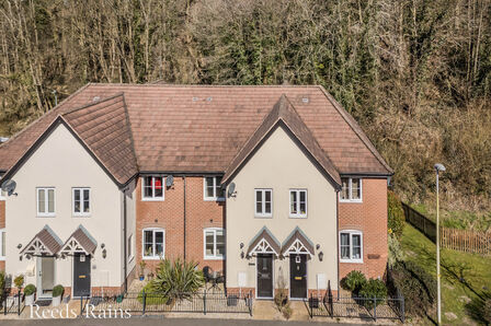 2 bedroom Mid Terrace House for sale