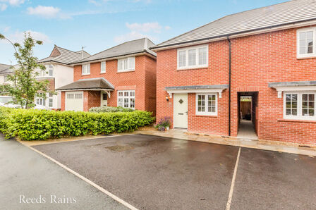 2 bedroom End Terrace House for sale