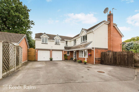 5 bedroom Detached House for sale
