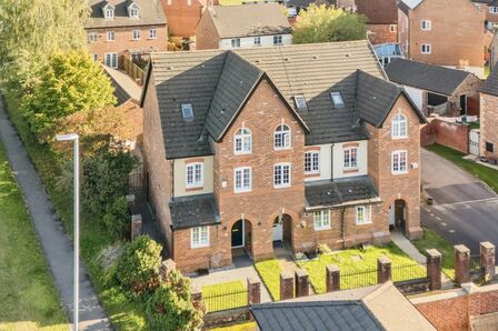 3 bedroom Mid Terrace House for sale