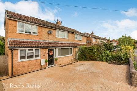 Crayford Avenue, 3 bedroom Semi Detached House for sale, £270,000