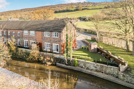 2 bedroom End Terrace House for sale