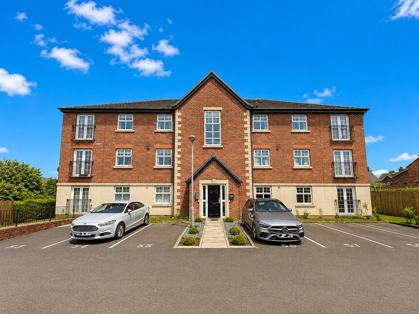 2 bedroom Flat for sale