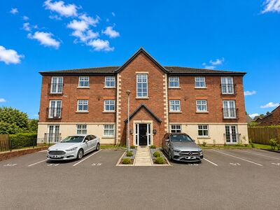 2 bedroom Flat for sale