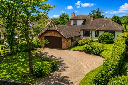 Moss Road, 2 bedroom Detached Bungalow for sale, &pound;475,000