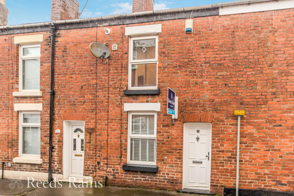 2 bedroom Mid Terrace House for sale