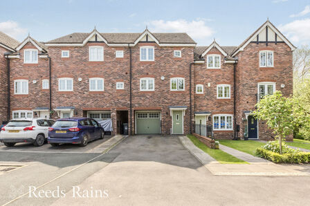 4 bedroom Mid Terrace House for sale