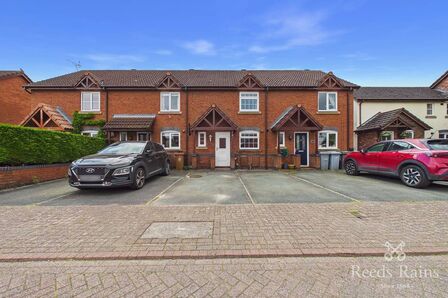 3 bedroom Mid Terrace House for sale