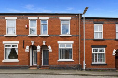 2 bedroom Mid Terrace House for sale