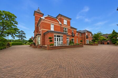3 bedroom Flat for sale