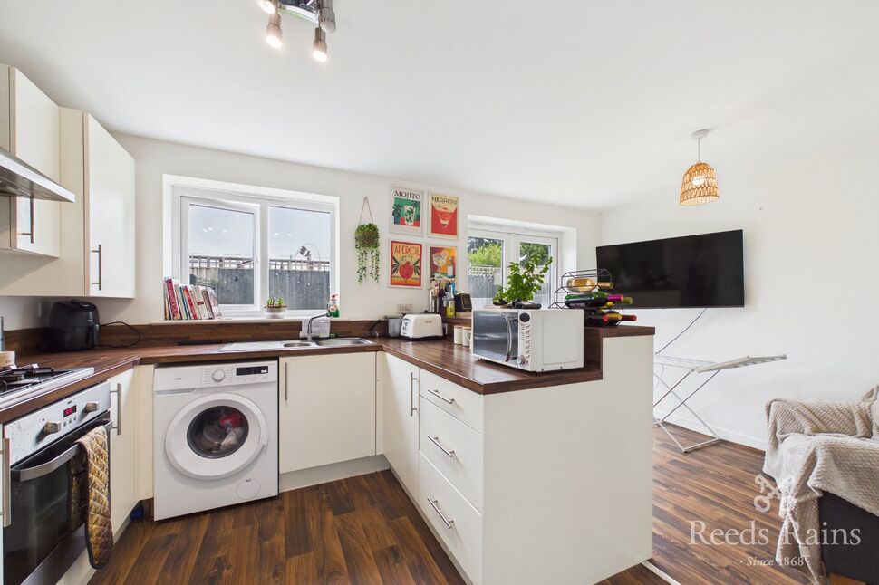 Kitchen / Dining Area