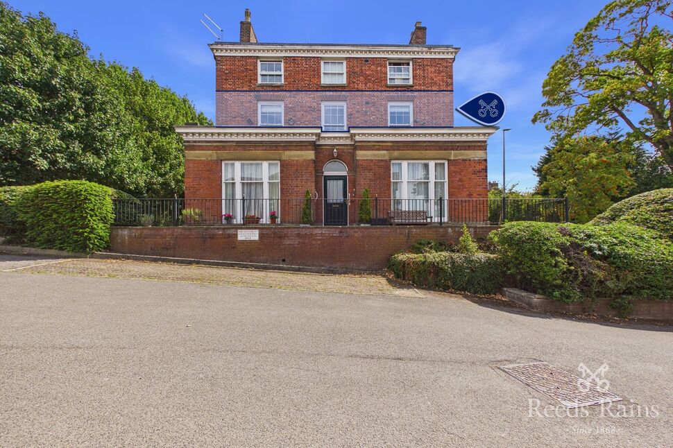Main image of 2 bedroom Flat for sale, Park Lane, Congleton, Cheshire, CW12
