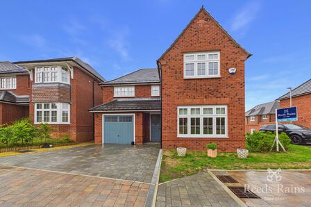 4 bedroom Detached House for sale