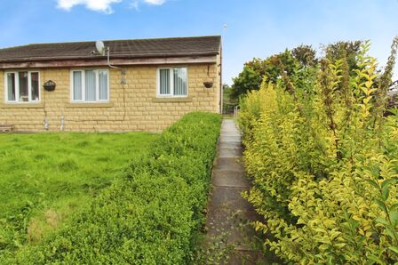 Peerart Court, 2 bedroom Semi Detached Bungalow to rent, £675 pcm