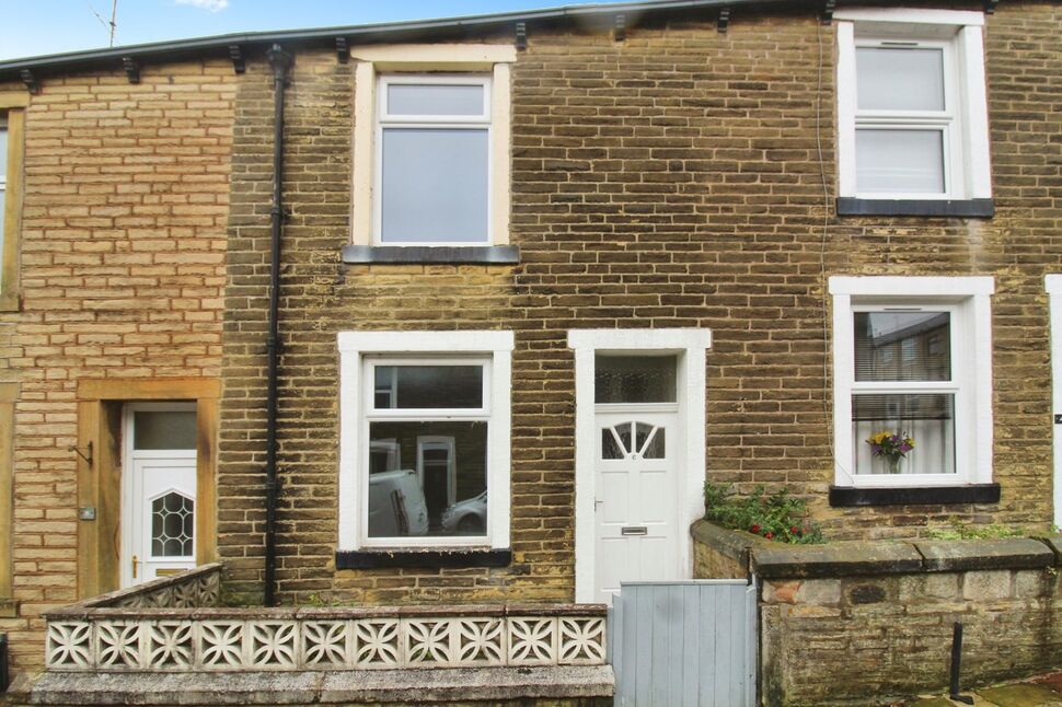 Main image of 2 bedroom Mid Terrace House to rent, Oxford Street, Colne, Lancashire, BB8