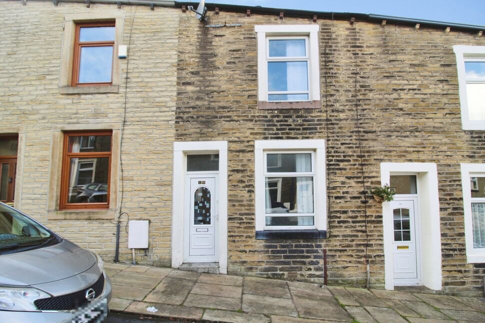 Main image of 2 bedroom Mid Terrace House to rent, Oxford Street, Colne, Lancashire, BB8