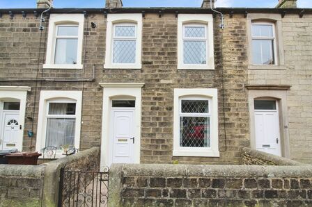 2 bedroom Mid Terrace House to rent
