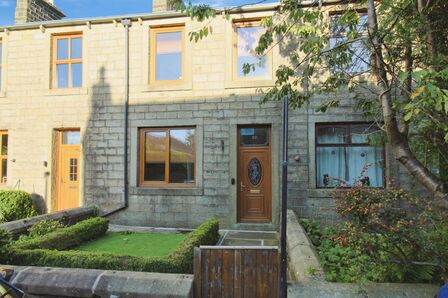 3 bedroom Mid Terrace House for sale