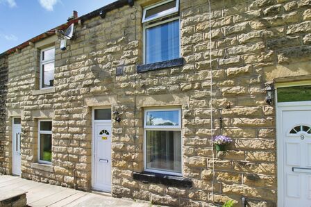 2 bedroom Mid Terrace House for sale