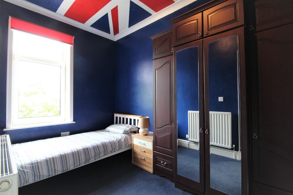 3 bedroom Mid Terrace House for sale, Skipton Road, Colne, BB8 £165,000