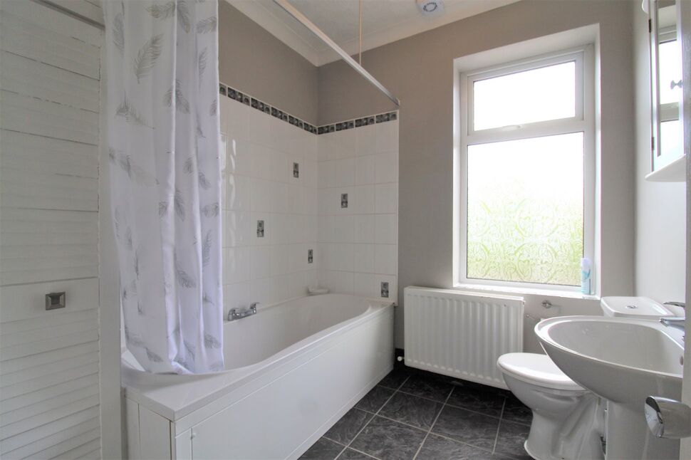 3 bedroom Mid Terrace House for sale, Skipton Road, Colne, BB8 £165,000