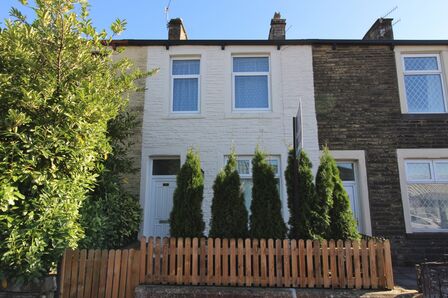 3 bedroom Mid Terrace House for sale