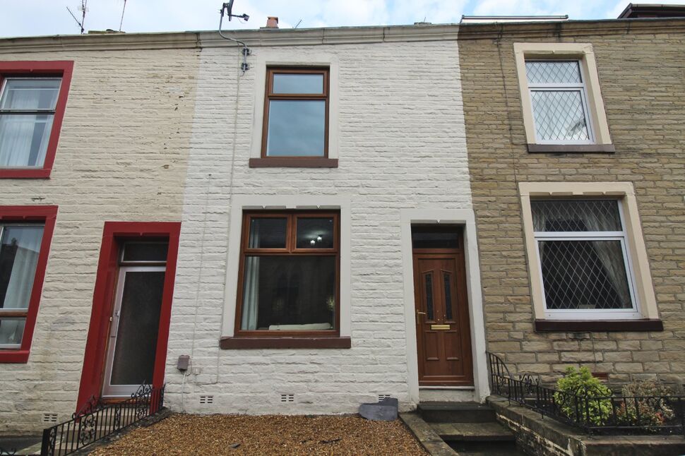 3 bedroom Mid Terrace House for sale