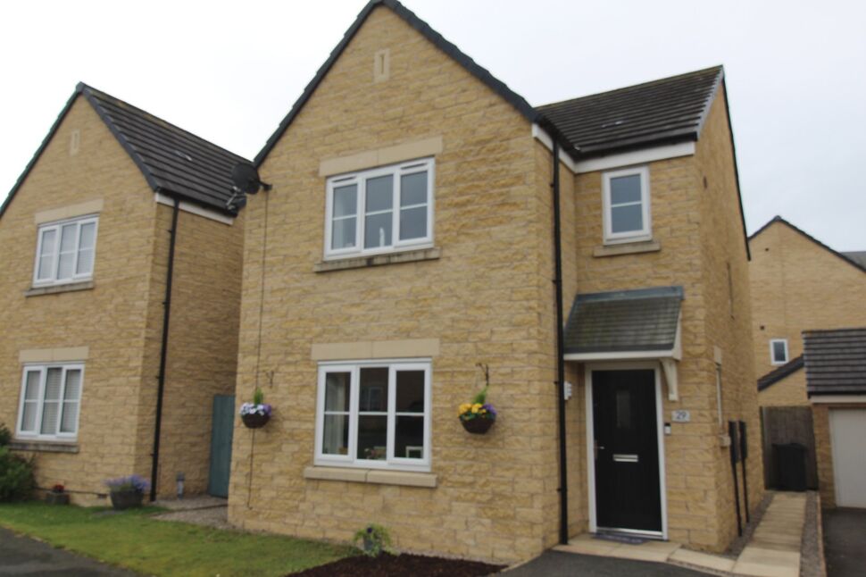 3 bedroom Detached House for sale, Knotts Mount, Colne, BB8 £227,500