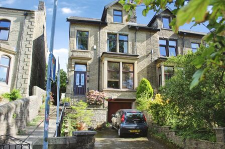 6 bedroom End Terrace House for sale