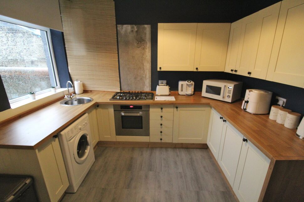 2 bedroom Mid Terrace House for sale, Hargreaves Street, Colne, BB8 £