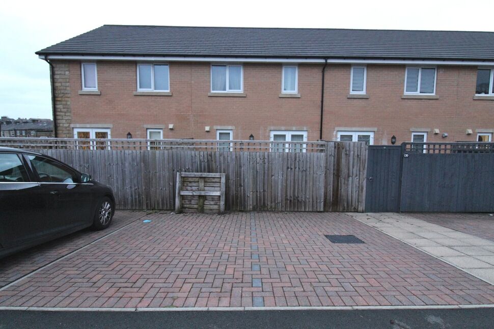 3 bedroom Mid Terrace House to rent, Skipton Road, Colne, BB8 £1,100 pcm