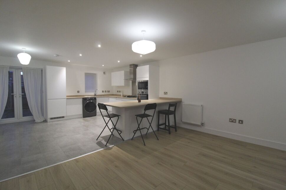 3 bedroom Mid Terrace House to rent, Skipton Road, Colne, BB8 £1,100 pcm