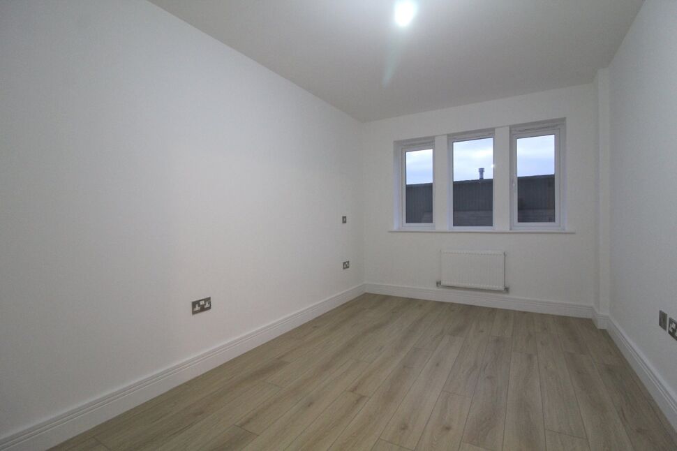 3 bedroom Mid Terrace House to rent, Skipton Road, Colne, BB8 £1,100 pcm