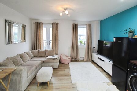 The Arches, 2 bedroom Flat to rent, &pound;650 pcm