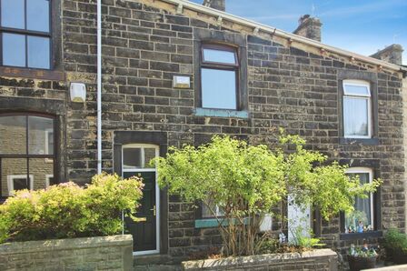 2 bedroom Mid Terrace House for sale