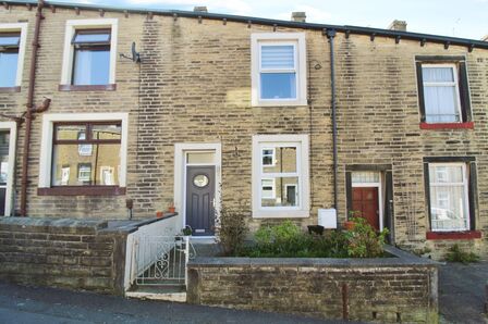 2 bedroom Mid Terrace House for sale