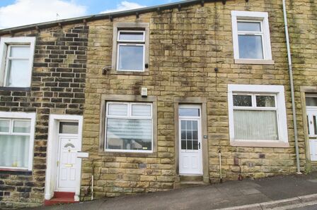 2 bedroom Mid Terrace House for sale