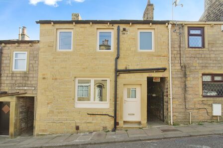 1 bedroom Mid Terrace House for sale