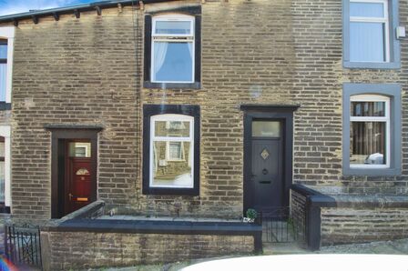 2 bedroom Mid Terrace House for sale