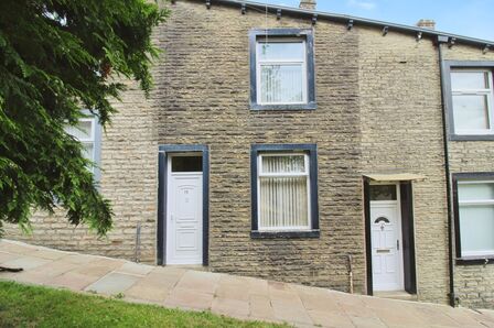 2 bedroom Mid Terrace House for sale
